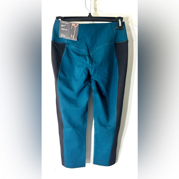 Womens Nike Dri-Fit Training Capri - Picture 2 of 5